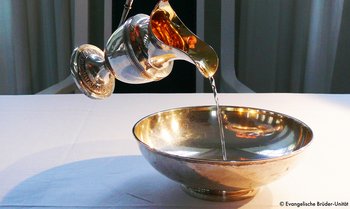 Taufe Schale mit Taufwasser